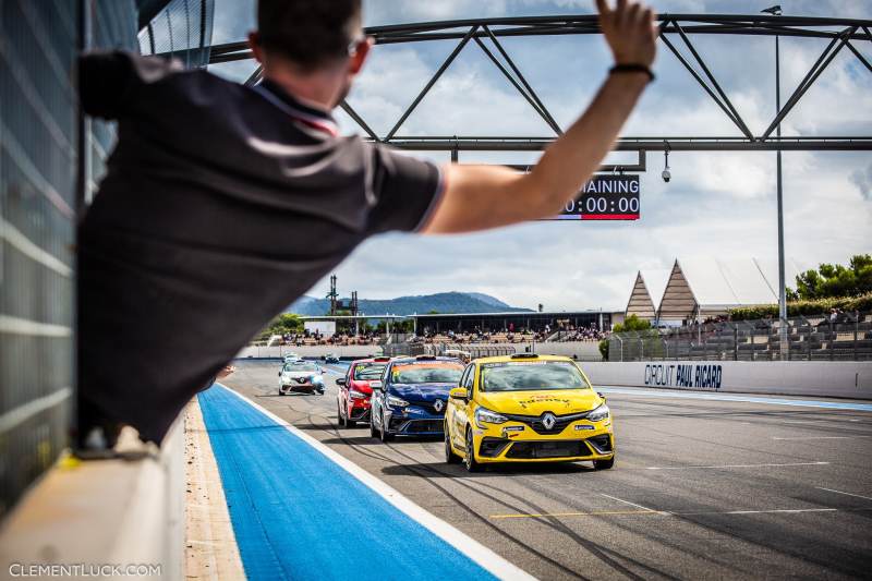 02 GUIGLLOT Marc (FRA), Milan Competition, Clio Cup Europe, action arrivee finish line during the 12th round of the Clio Cup Europe 2021, from October 1 to 3, 2021 on the Circuit Paul Ricard, in Le Castellet, France - Photo Clément Luck / DPPI