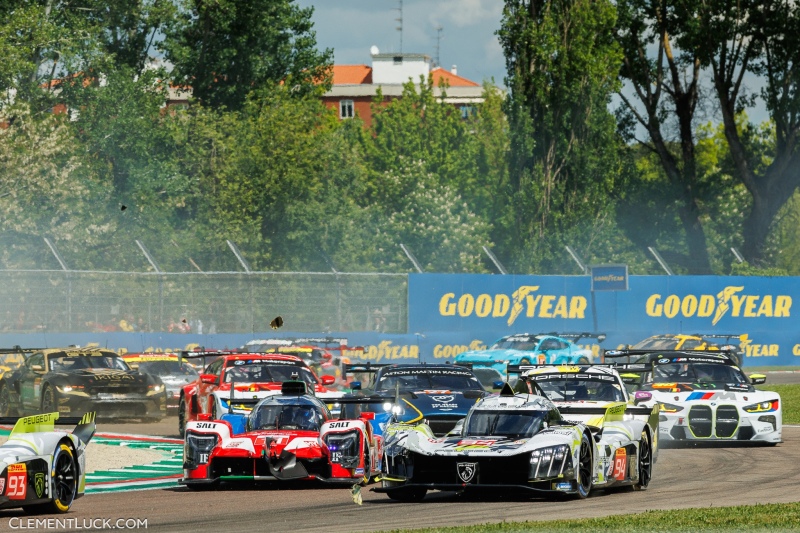 94 DUVAL Loïc (fra), DI RESTA Paul (gbr), VANDOORNE Stoffel, Peugeot TotalEnergies, Peugeot 9x8 #94, Hypercar, 11 VERNAY Jean-Karl (fra), SERRAVALLE Antonio (can), BENNETT Carl (tha), Isotta Fraschini, Isotta Fraschini Tipo6-C #11, Hypercar, action crash, accident start of the race, depart during the 2024 6 Hours of Imola, 2nd round of the 2024 FIA World Endurance Championship, from April 18 to 21, 2024 on the Autodromo Internazionale Enzo e Dino Ferrari in Imola, Italy - Photo Clément Luck / DPPI