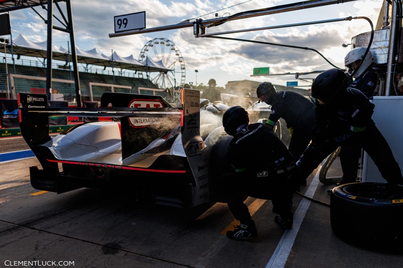 99 TINCKNELL Harry (gbr), JANI Neel (swi), ANDLAUER Julien (fra), Proton Competition, Porsche 963 #99, Hypercar, pitstop, arrêt aux stands, atmosphere during the 2024 6 Hours of Imola, 2nd round of the 2024 FIA World Endurance Championship, from April 18 to 21, 2024 on the Autodromo Internazionale Enzo e Dino Ferrari in Imola, Italy - Photo Clément Luck / DPPI